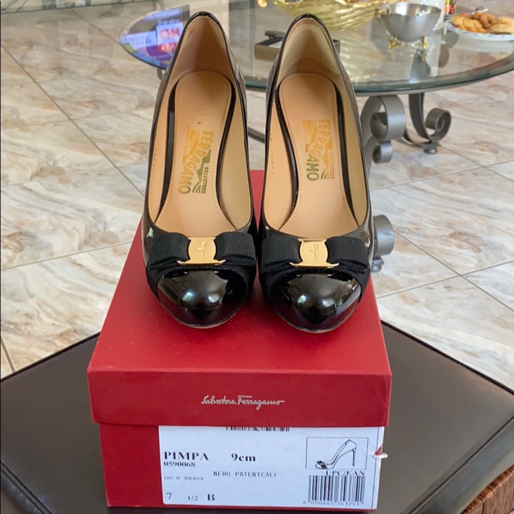 Salvatore Ferragamo Pimpa Nero patent pumps